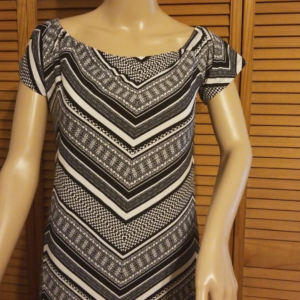 Patterned dress - Picture 3 of 3